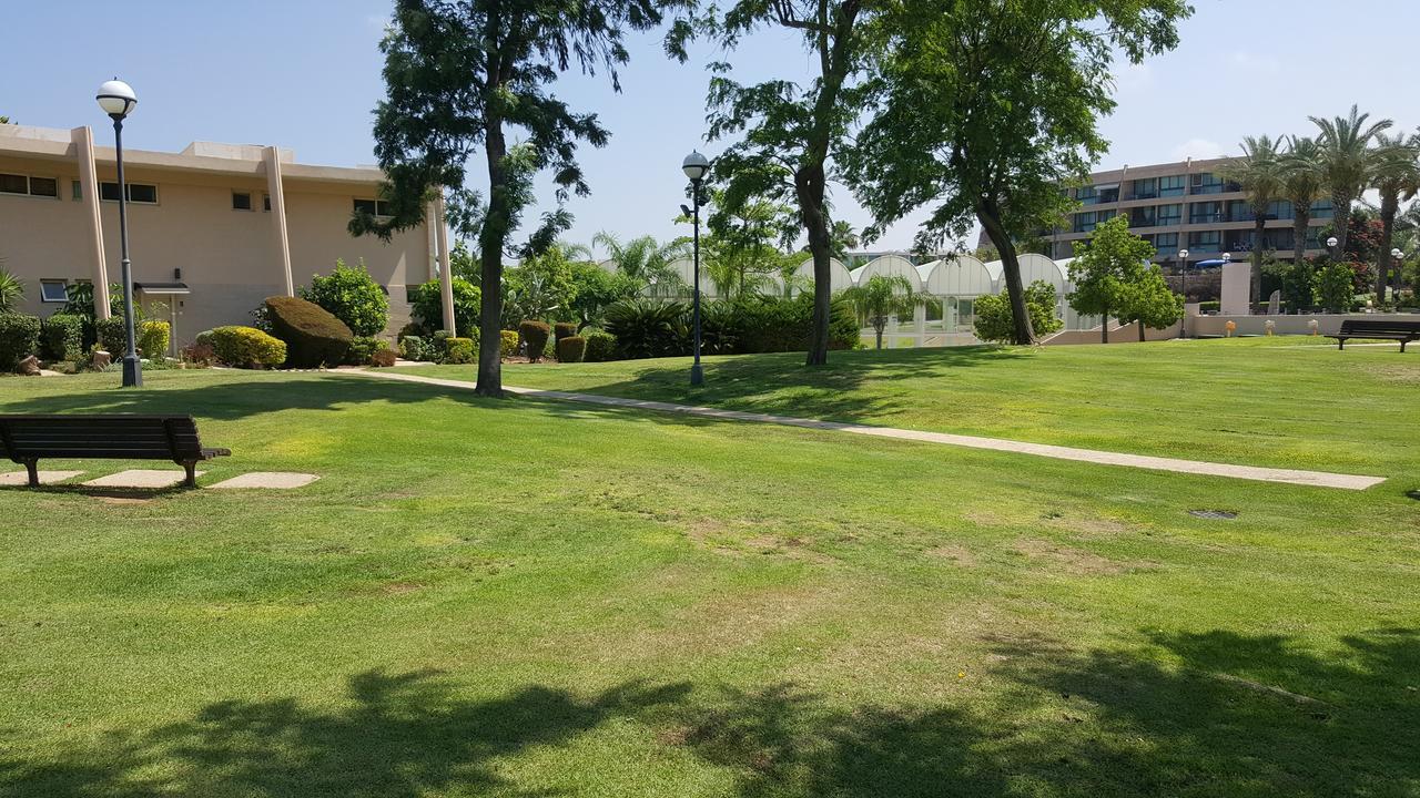 Neot Golf Caesarea Garden Apartment Exterior photo